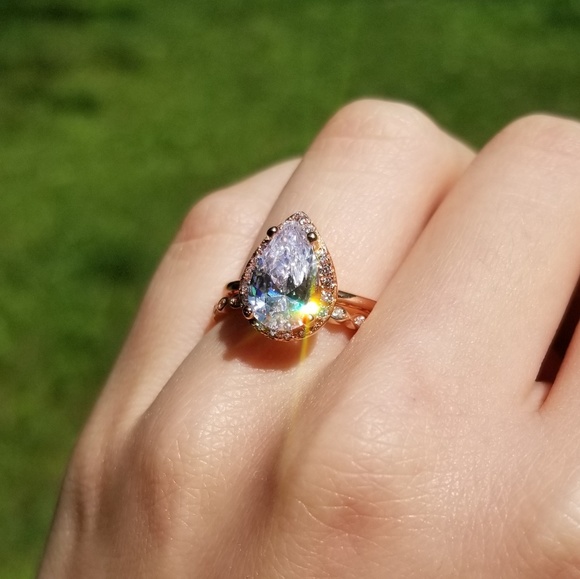 🔥ONLY 1🔥14kt Rose Gold 2CT Pear Solitaire Ring - Picture 2 of 6